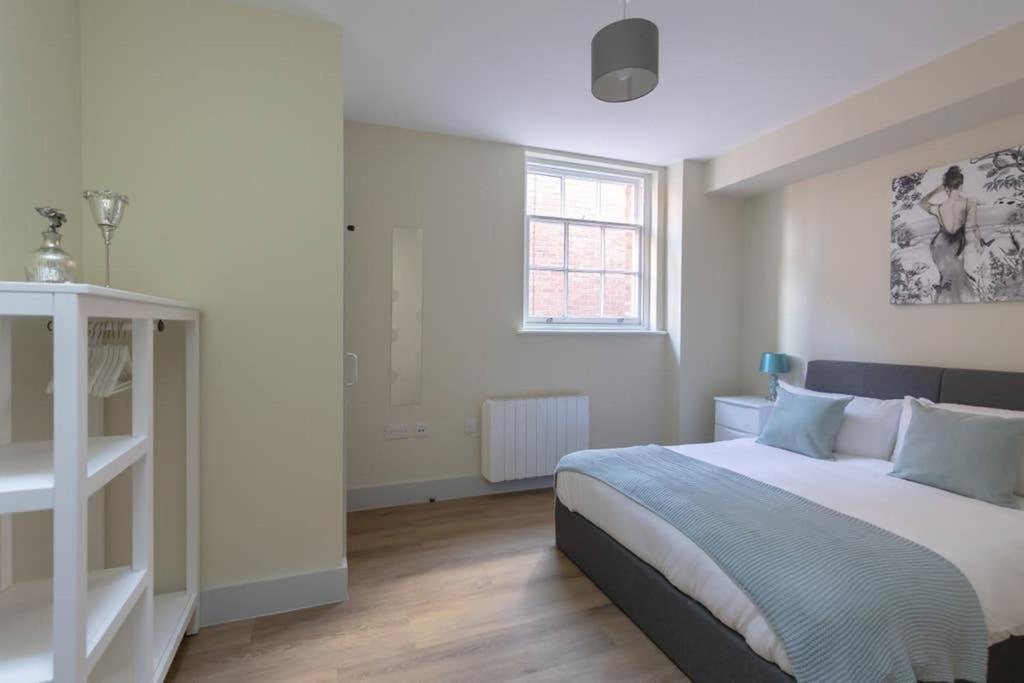 Hereford City Centre - Apartment 4, Isabella House - Modern Apartment In The Heart Of The City - Sleeps 4 Guests - Hosted By Rentmyhouse Extérieur photo