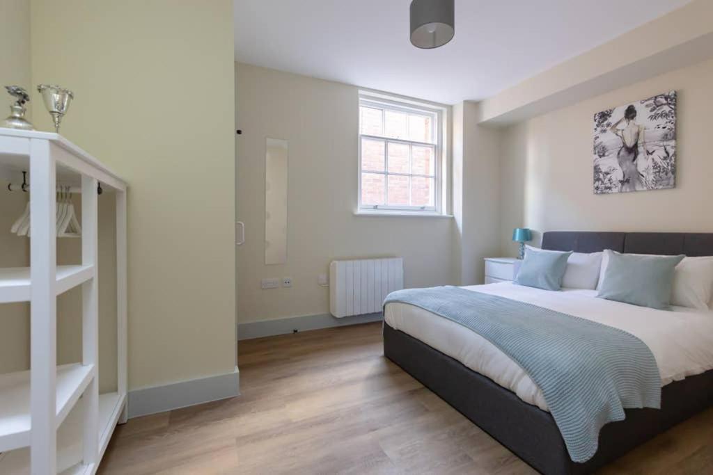 Hereford City Centre - Apartment 4, Isabella House - Modern Apartment In The Heart Of The City - Sleeps 4 Guests - Hosted By Rentmyhouse Extérieur photo