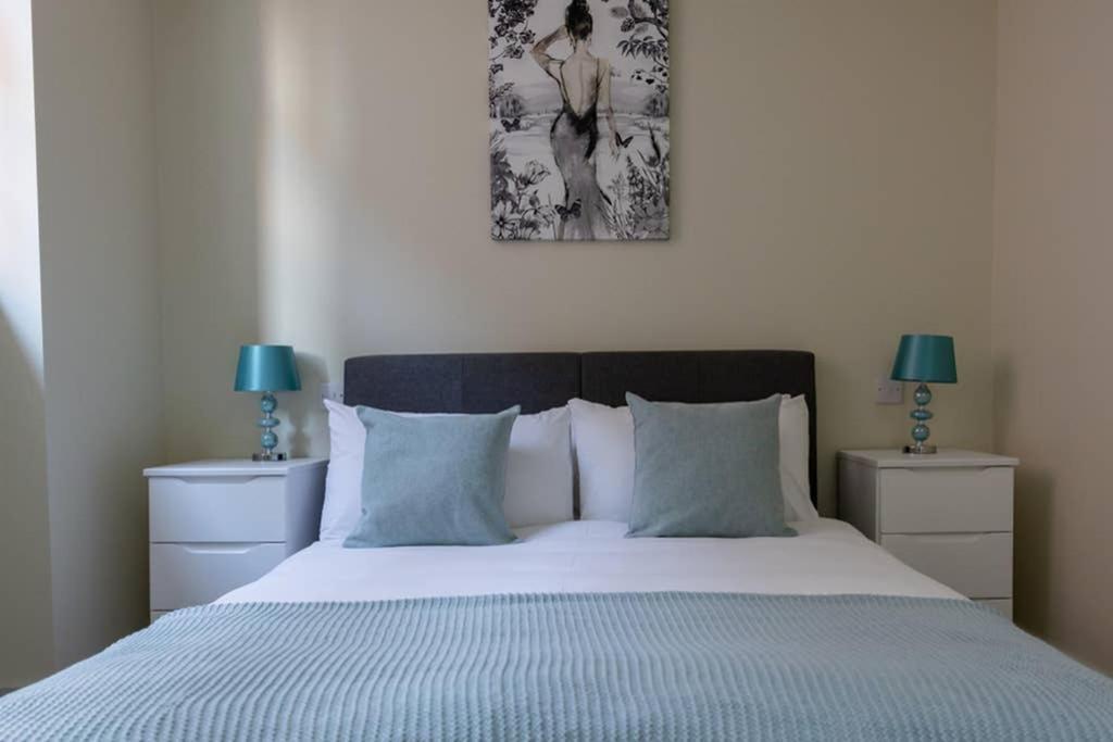 Hereford City Centre - Apartment 4, Isabella House - Modern Apartment In The Heart Of The City - Sleeps 4 Guests - Hosted By Rentmyhouse Extérieur photo